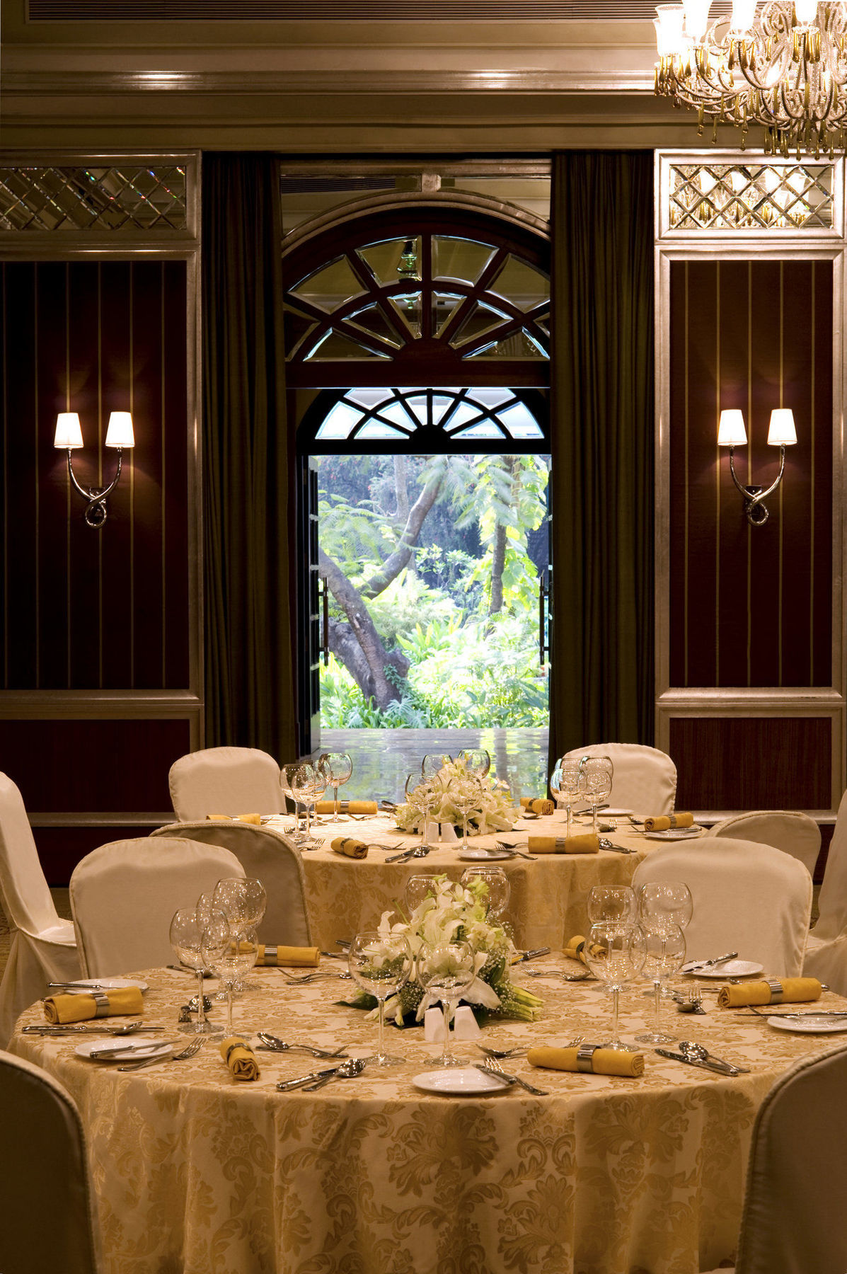 सहारा Taj West End 5*