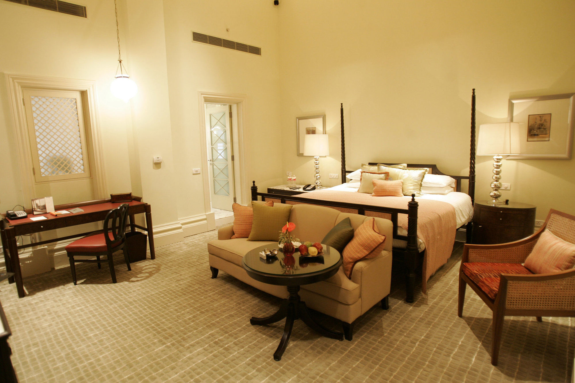 सहारा Taj West End