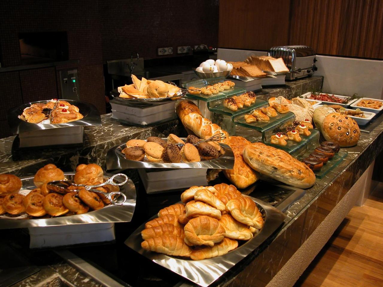 सहारा Taj West End 5*